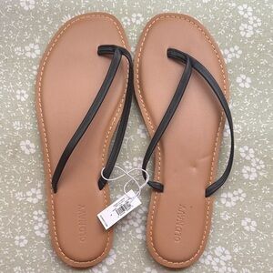 Black Old Navy Thong Sandals Flip Flops NWT 9